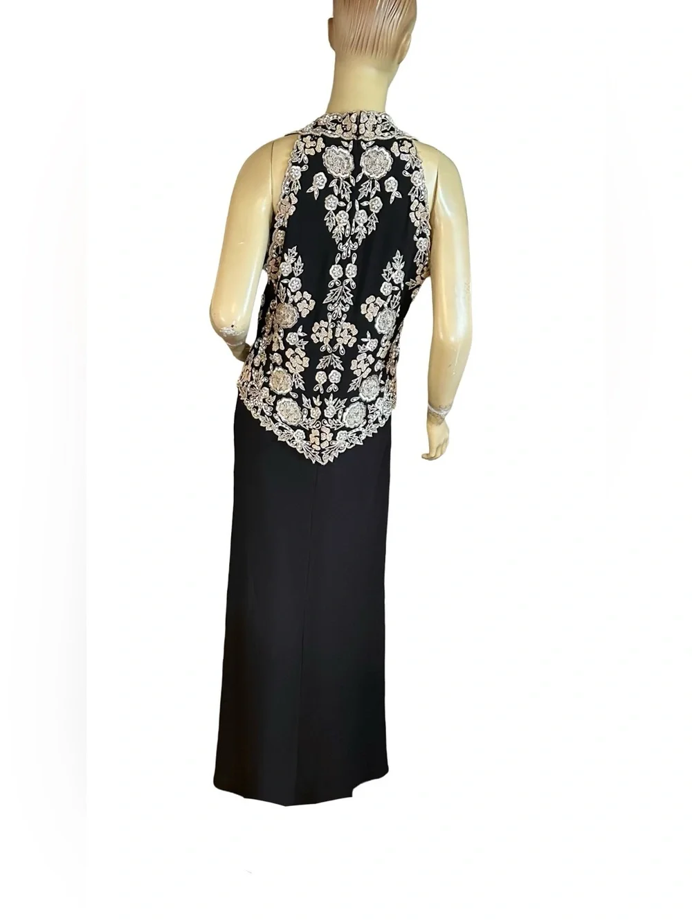 JKARA BLACK & CREAM BEADED BODICE W/BLACK CHIFFON SKIRT EVENING DRESS  (10)